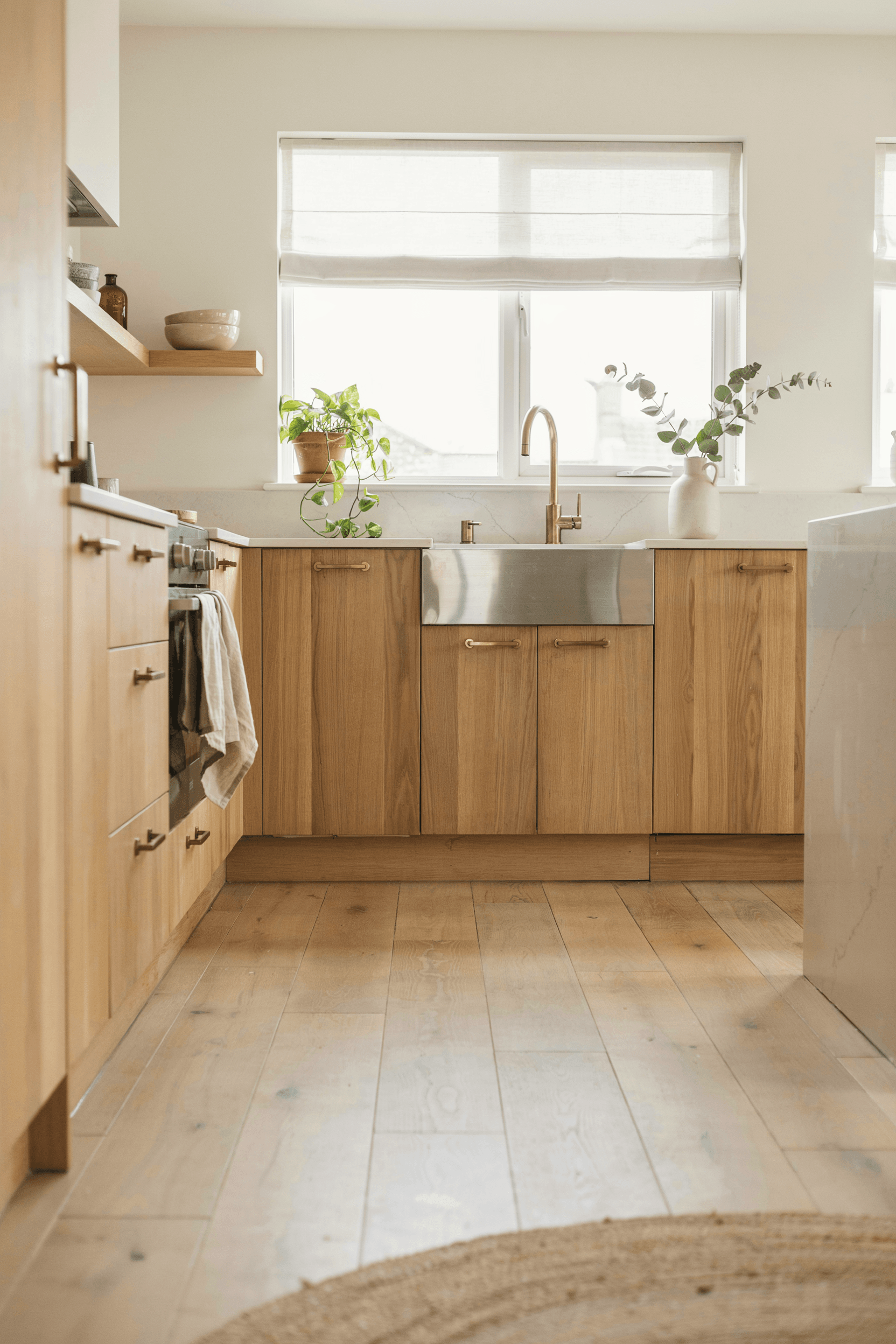 26 Kitchen Window Treatment Ideas for a Stylish & Functional Home