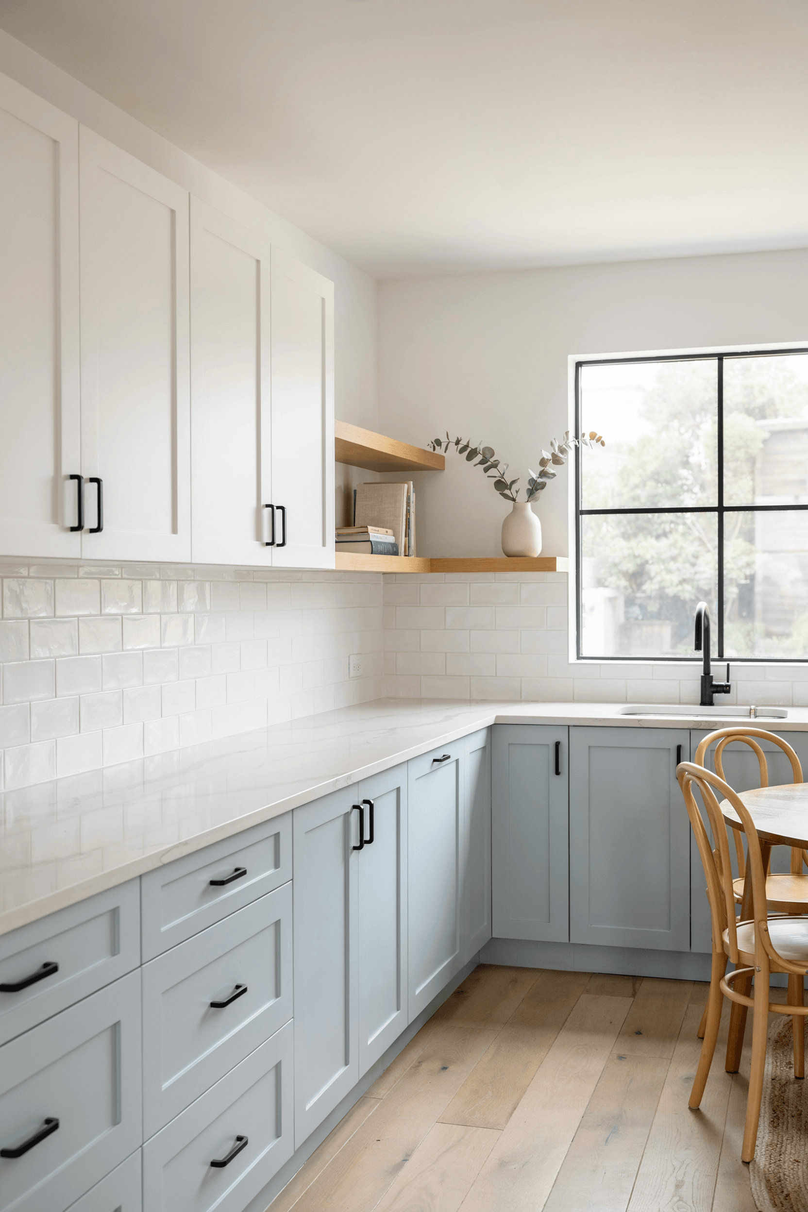 27 Blue and White Kitchen Ideas for a Fresh & Stylish Home