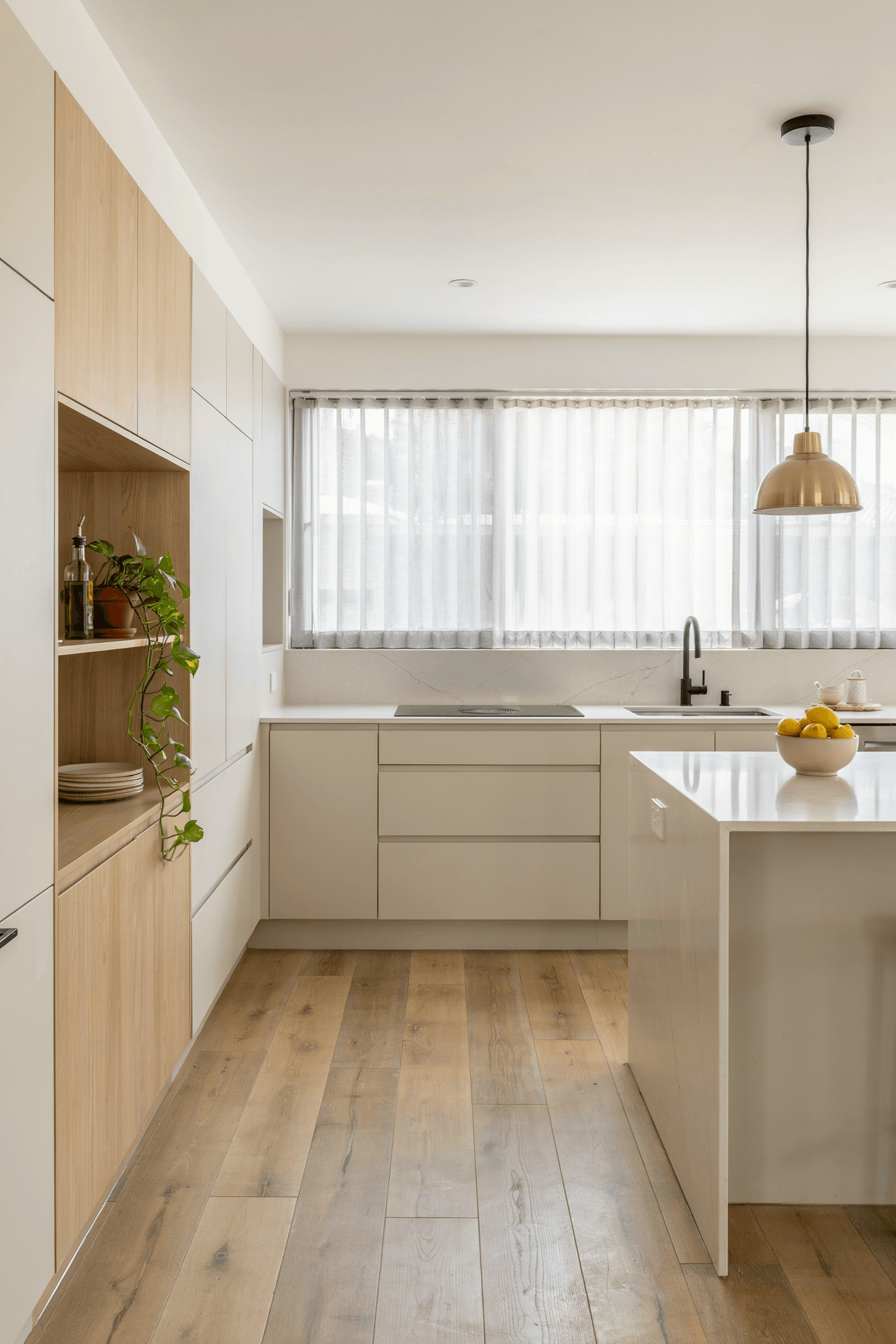 26 Kitchen Window Treatment Ideas for a Stylish & Functional Home