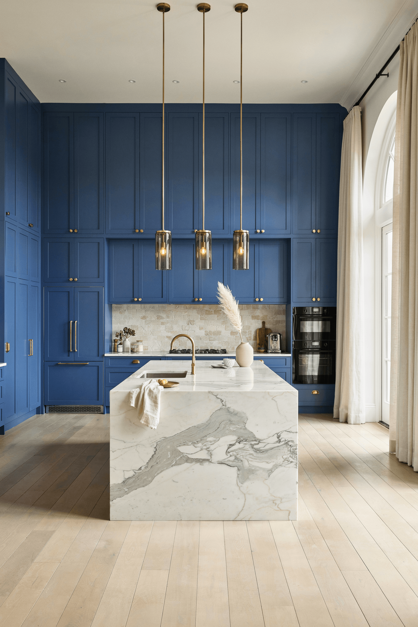 27 Blue and White Kitchen Ideas for a Fresh & Stylish Home