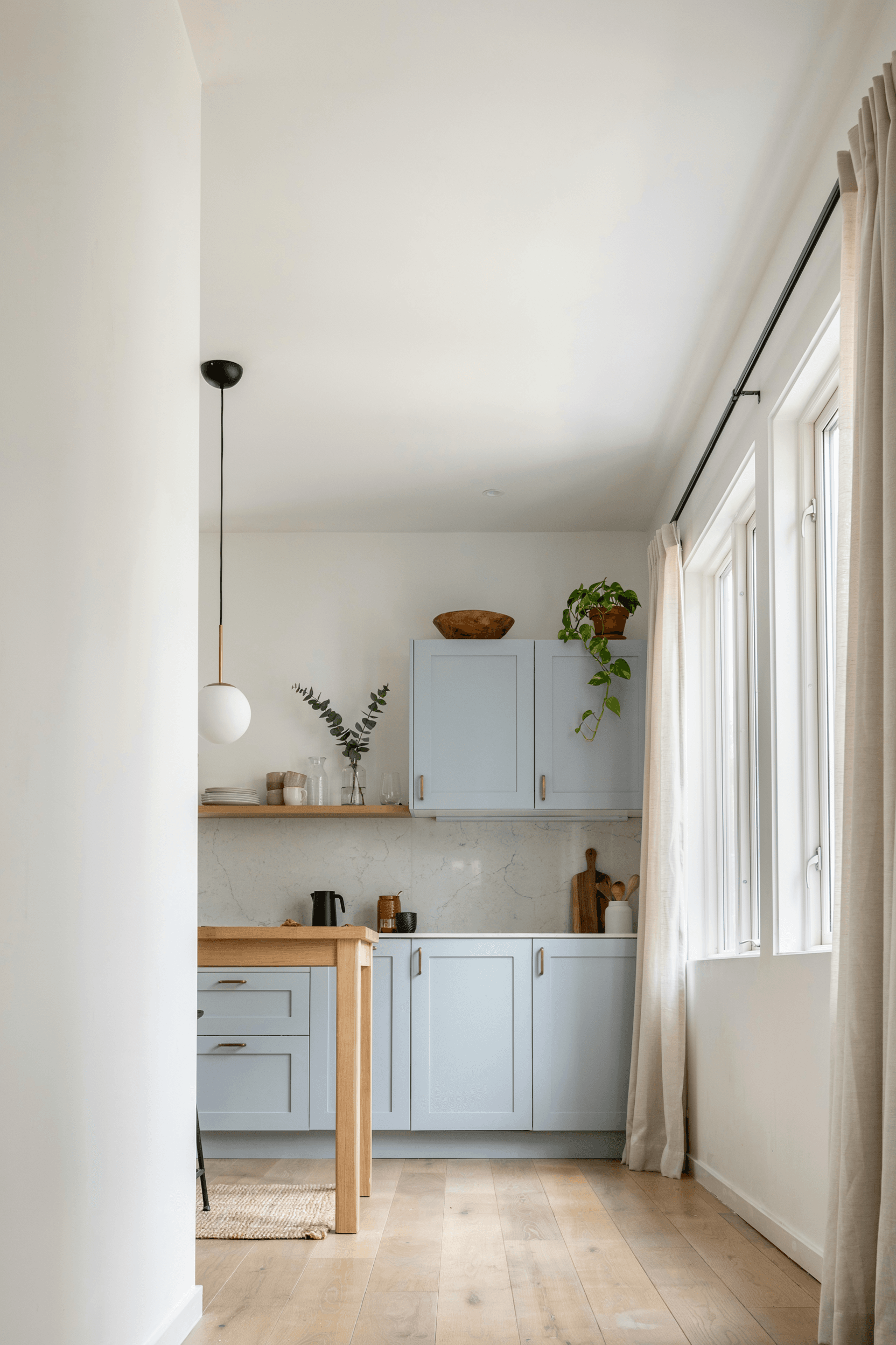 27 Blue and White Kitchen Ideas for a Fresh & Stylish Home
