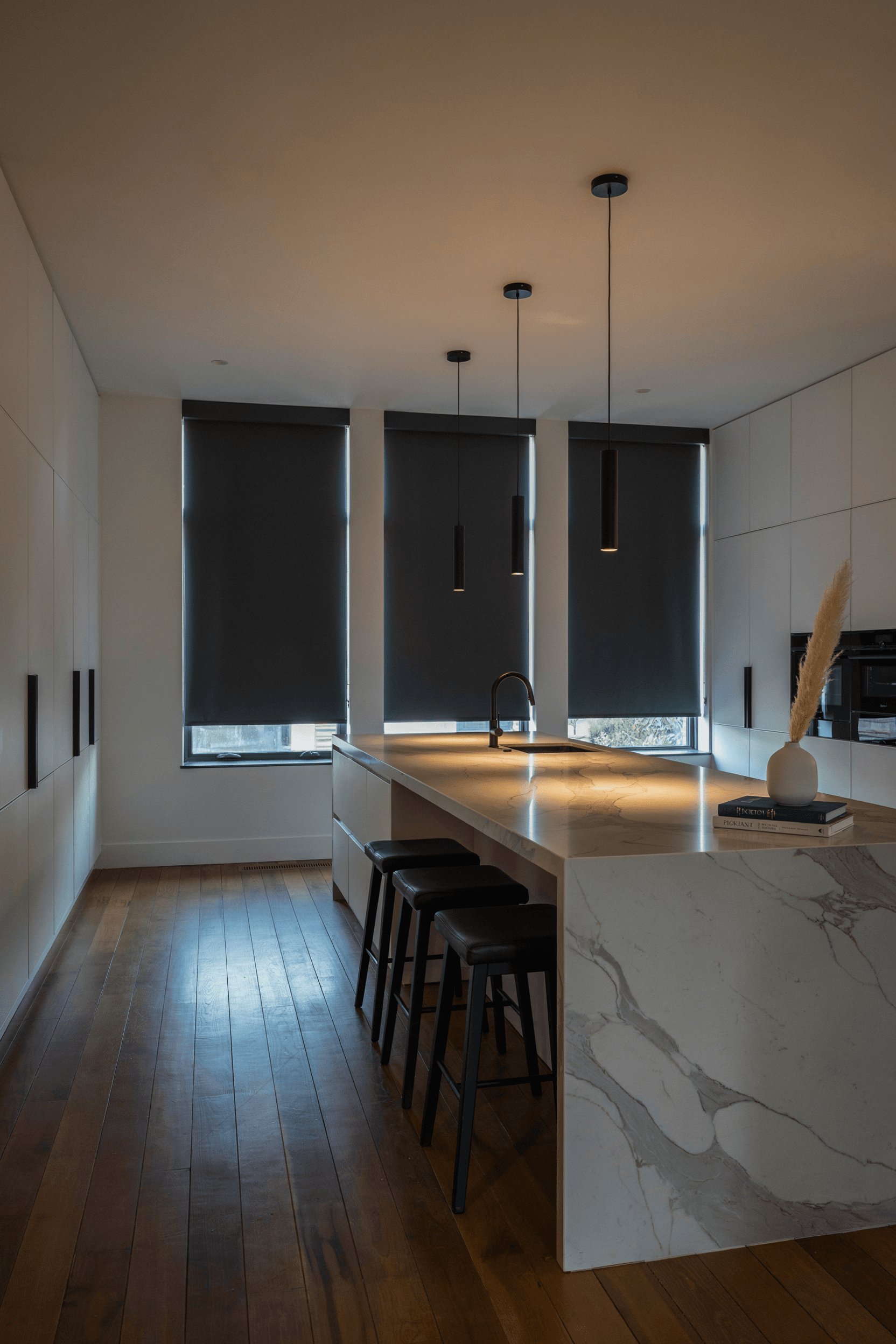 26 Kitchen Window Treatment Ideas for a Stylish & Functional Home