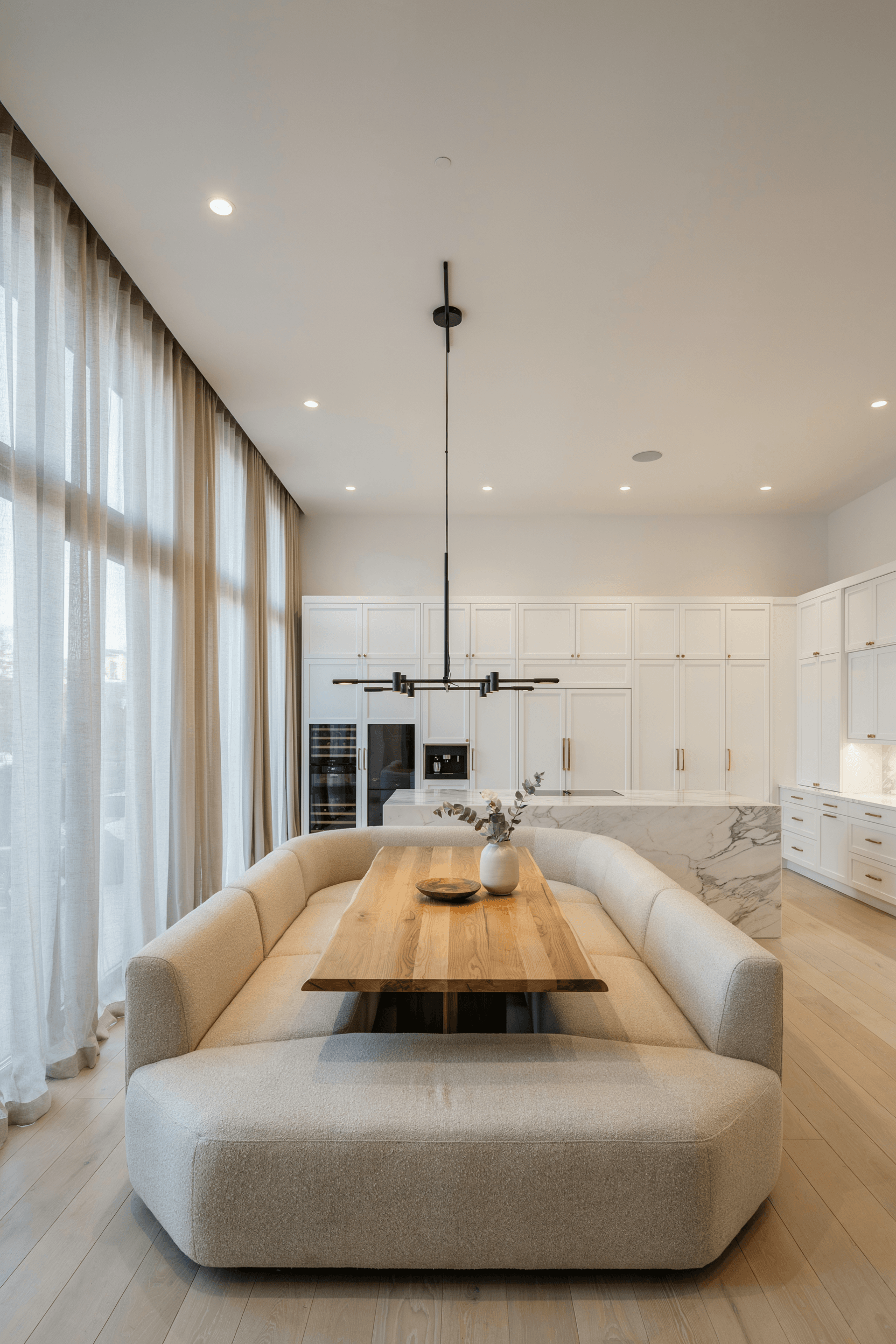 26 Banquette Seating in Kitchen Ideas for a Stylish & Cozy Space