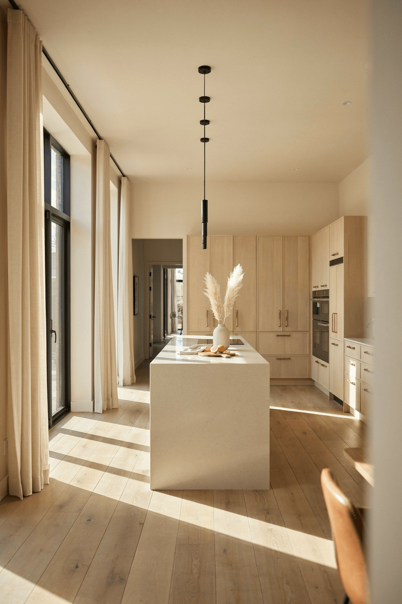 24 Brass Kitchen Hardware Ideas for a Warm & Luxury Kitchen
