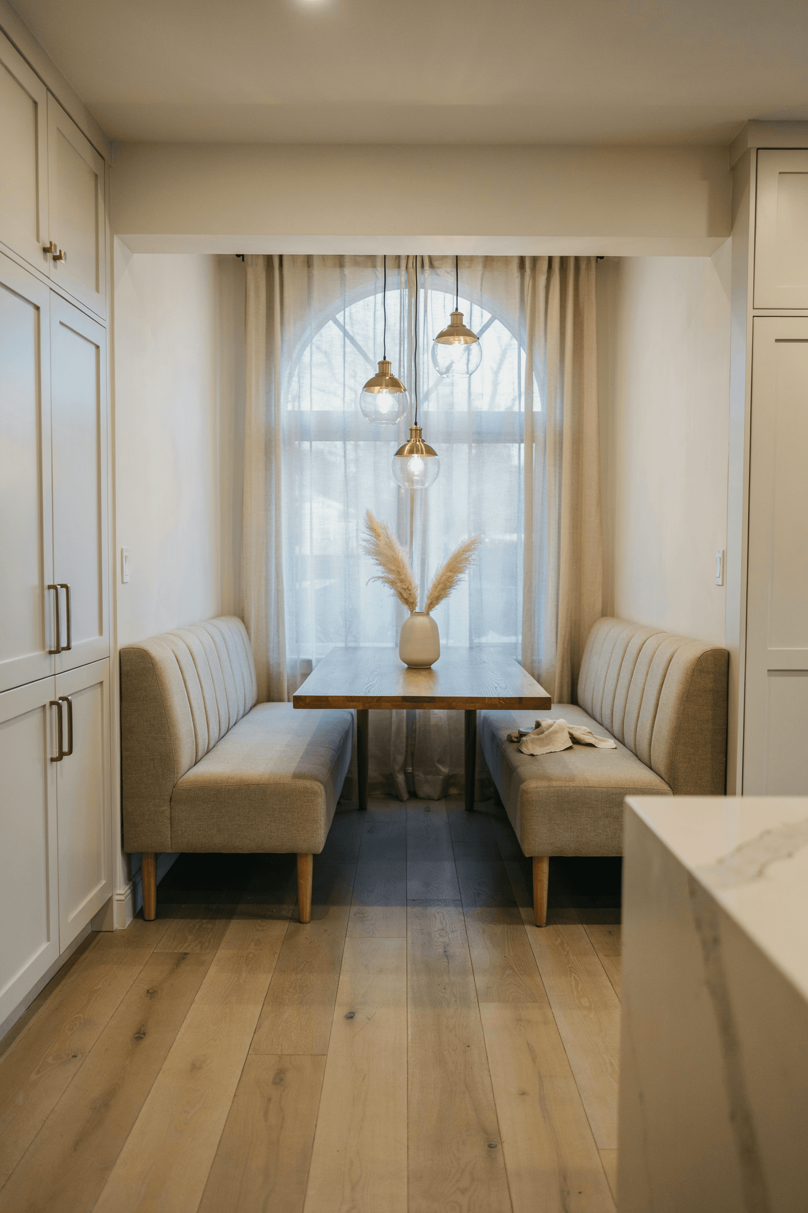 26 Banquette Seating in Kitchen Ideas for a Stylish & Cozy Space