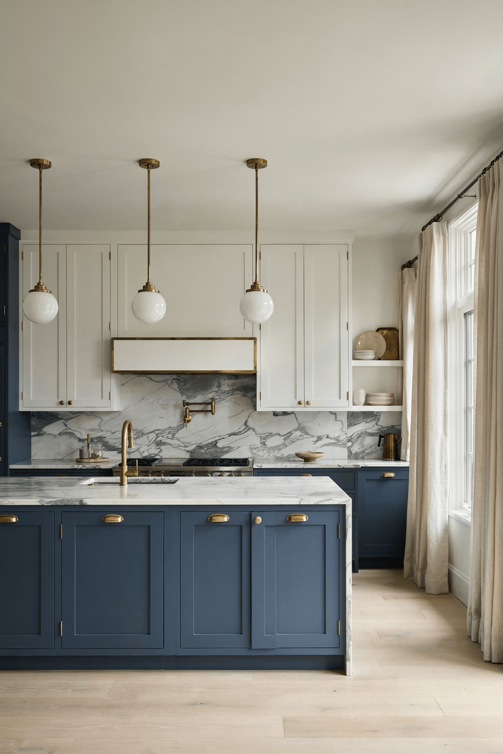 27 Blue and White Kitchen Ideas for a Fresh & Stylish Home