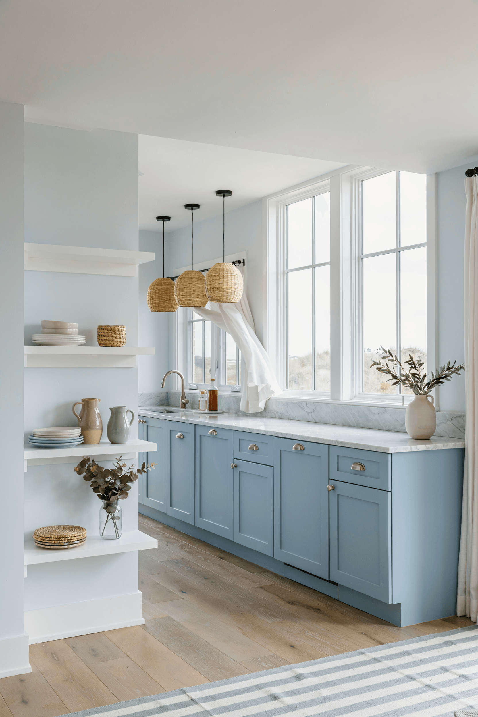 27 Blue and White Kitchen Ideas for a Fresh & Stylish Home