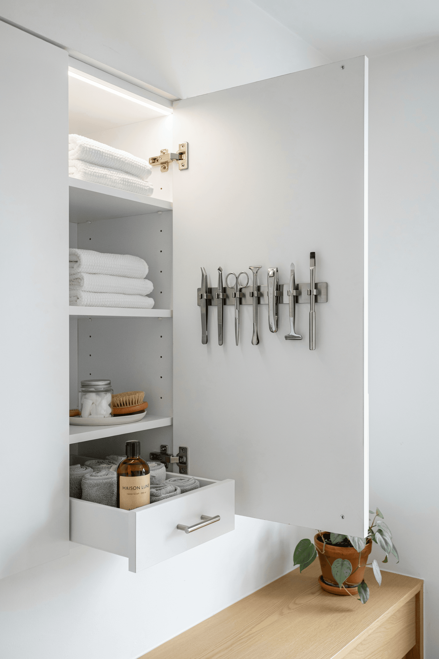 24 Bathroom Storage Ideas for Small Spaces