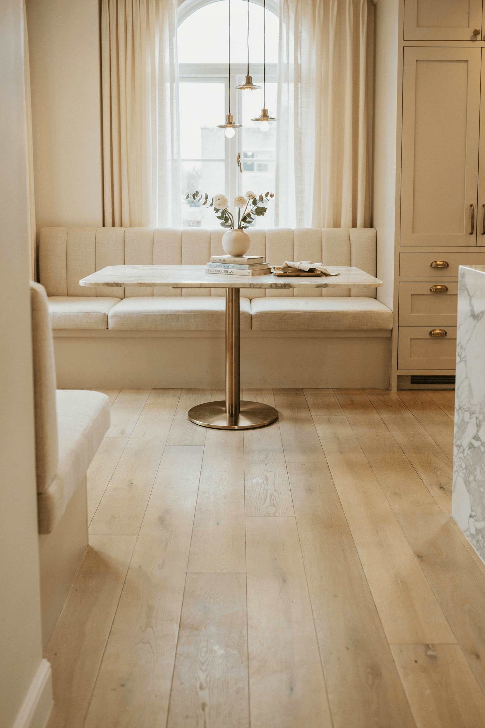 26 Banquette Seating in Kitchen Ideas for a Stylish & Cozy Space