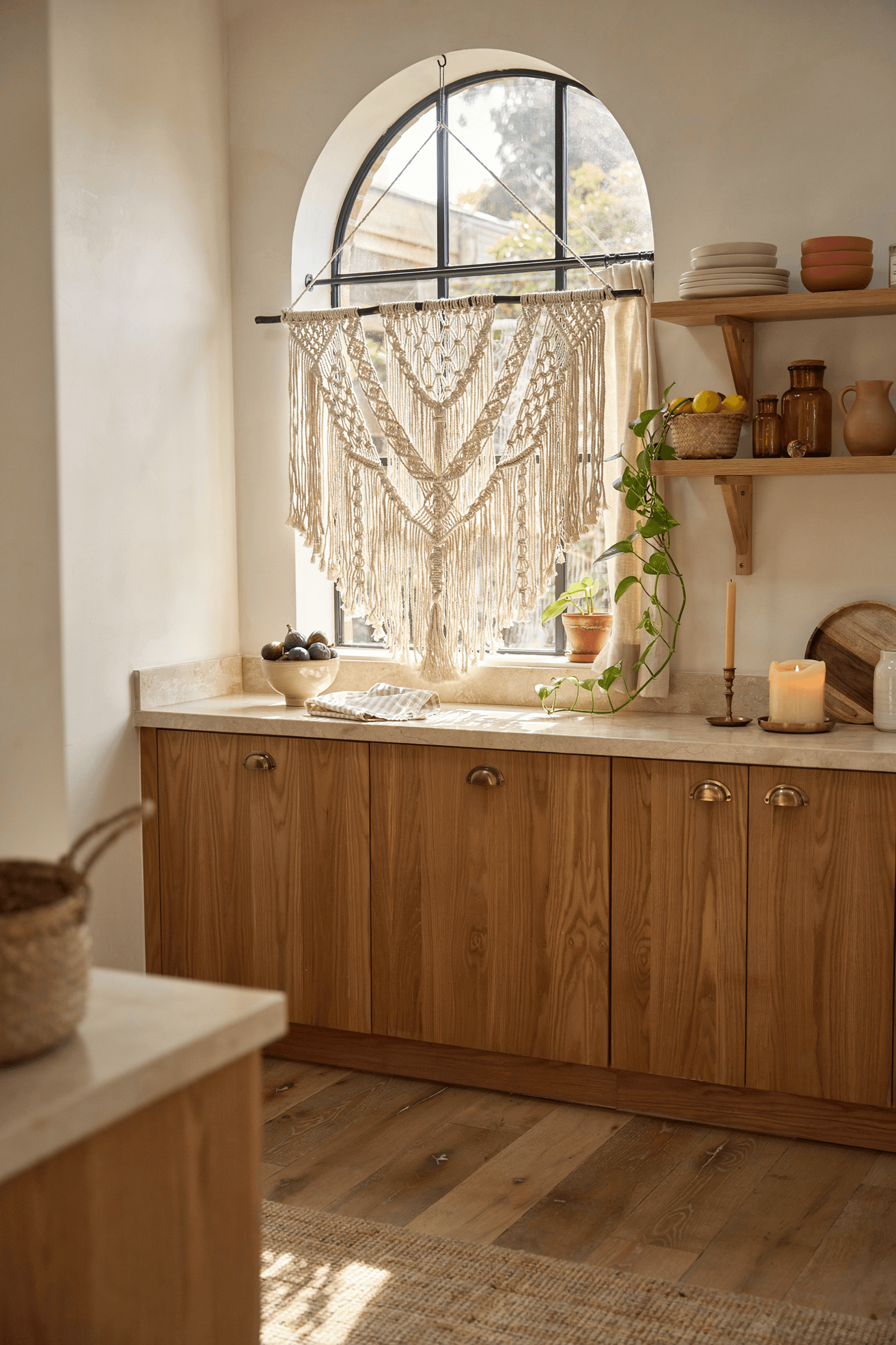 26 Kitchen Window Treatment Ideas for a Stylish & Functional Home