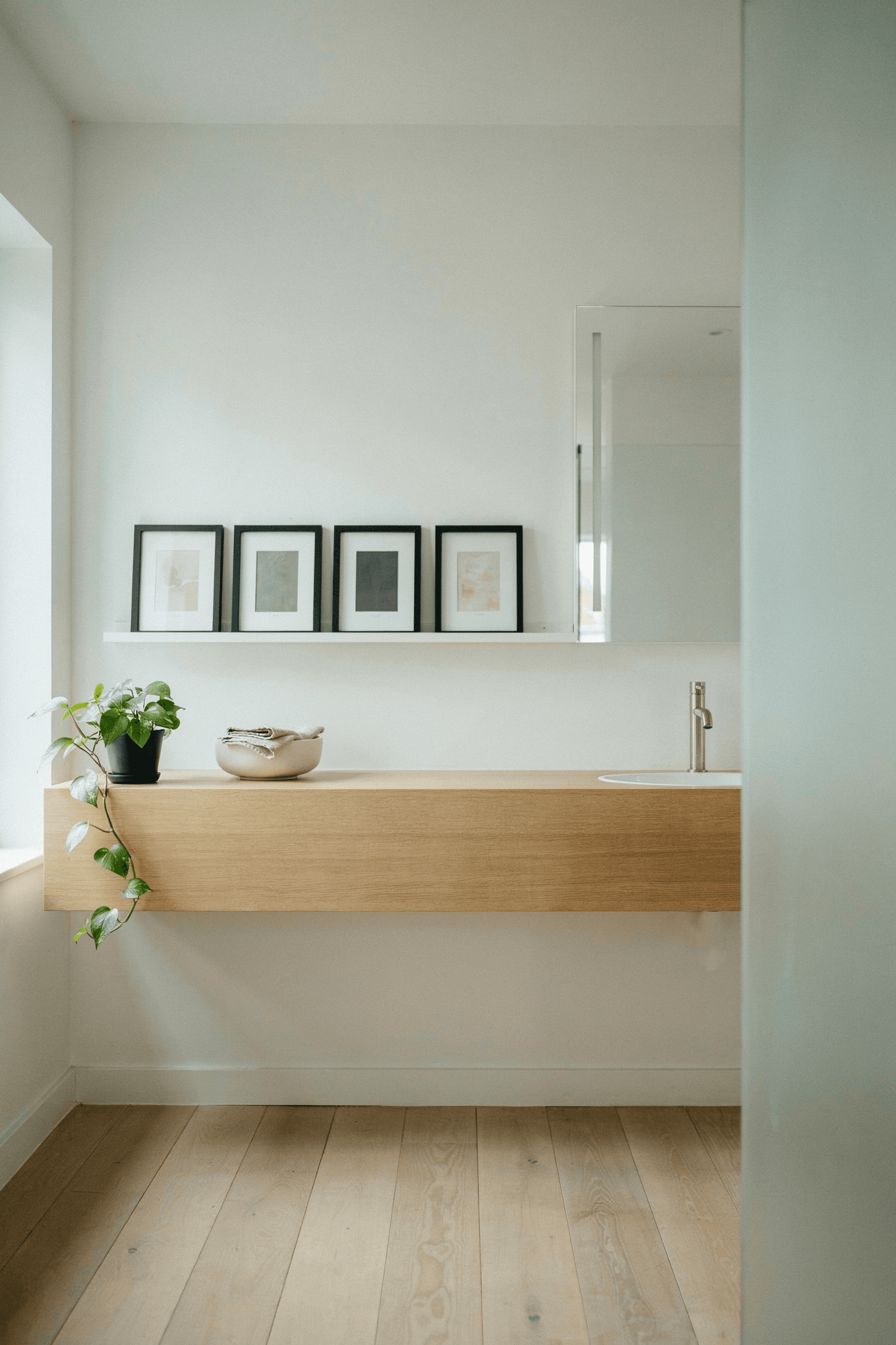 23 Bathroom Wall Decor Ideas for a Stylish & Relaxing Space