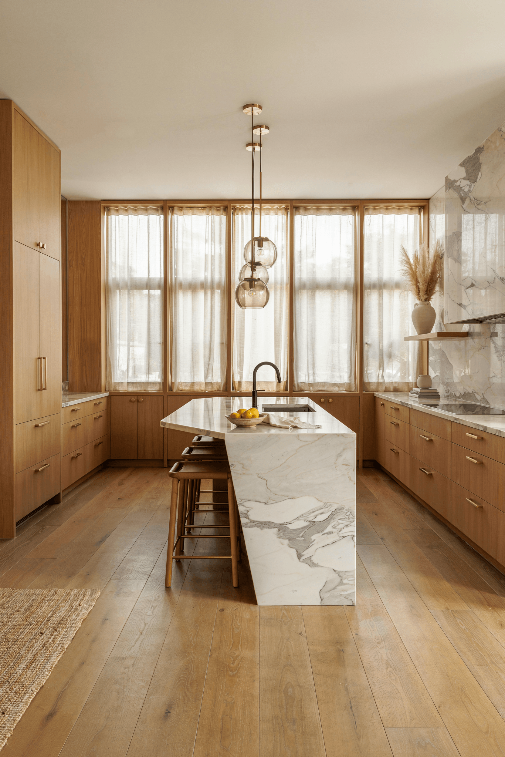 26 Kitchen Window Treatment Ideas for a Stylish & Functional Home