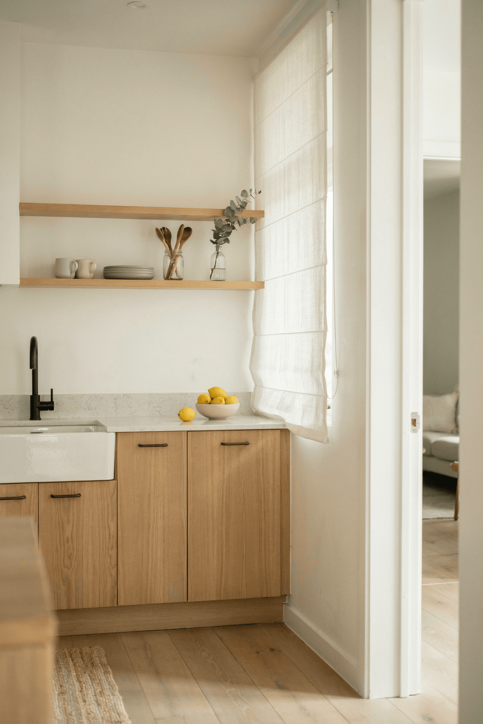 26 Kitchen Window Treatment Ideas for a Stylish & Functional Home