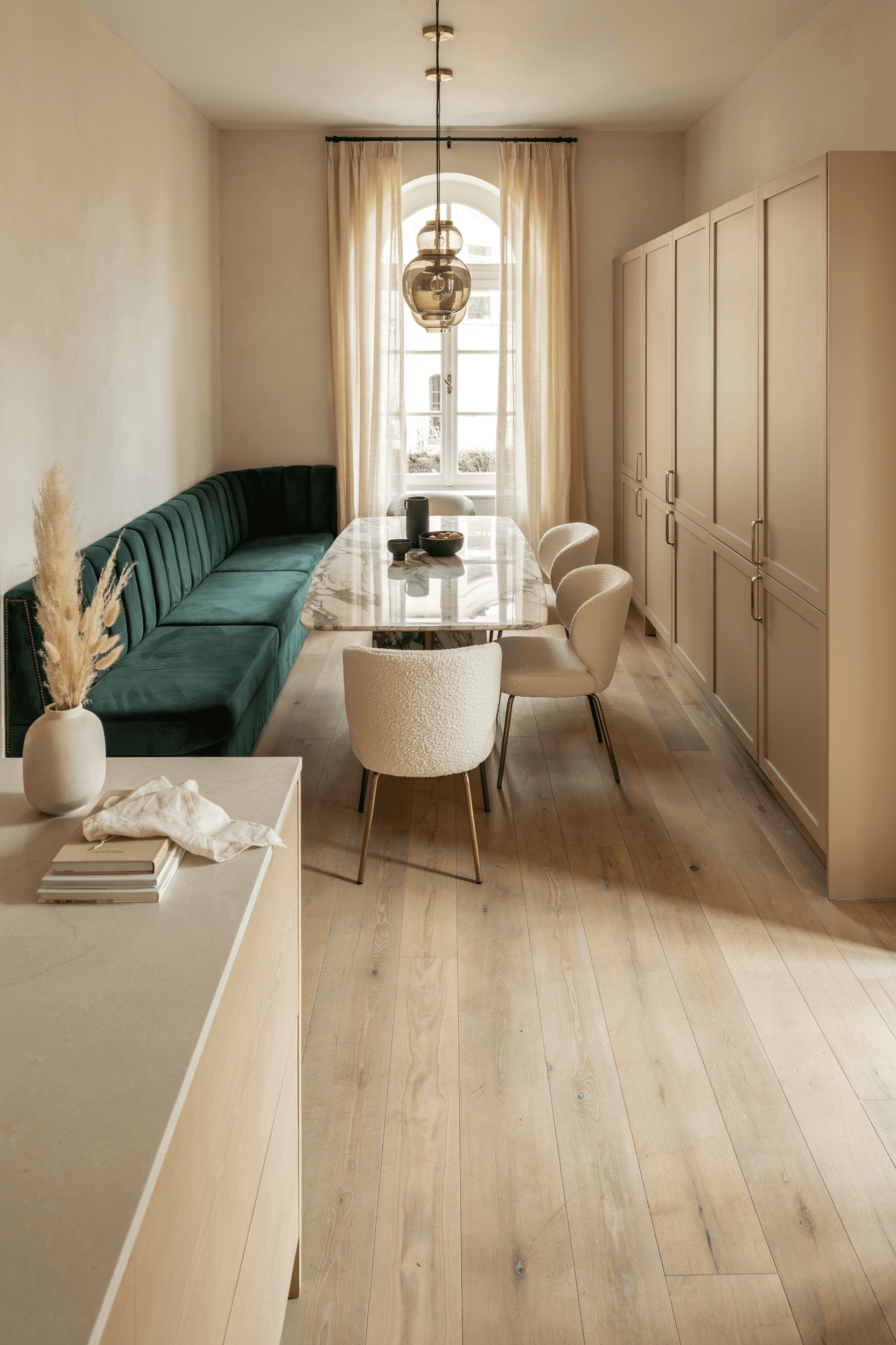 26 Banquette Seating in Kitchen Ideas for a Stylish & Cozy Space