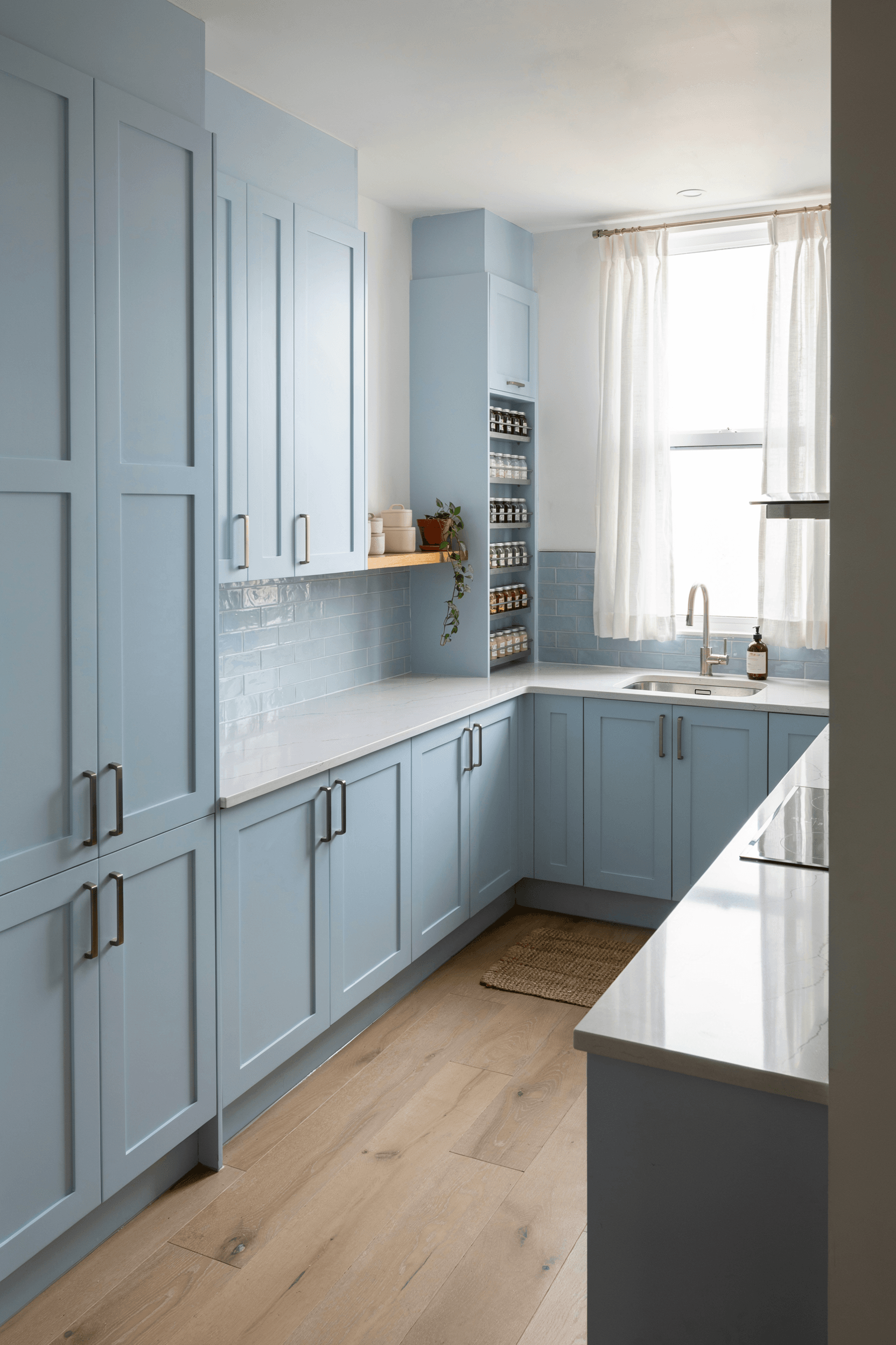 27 Blue and White Kitchen Ideas for a Fresh & Stylish Home