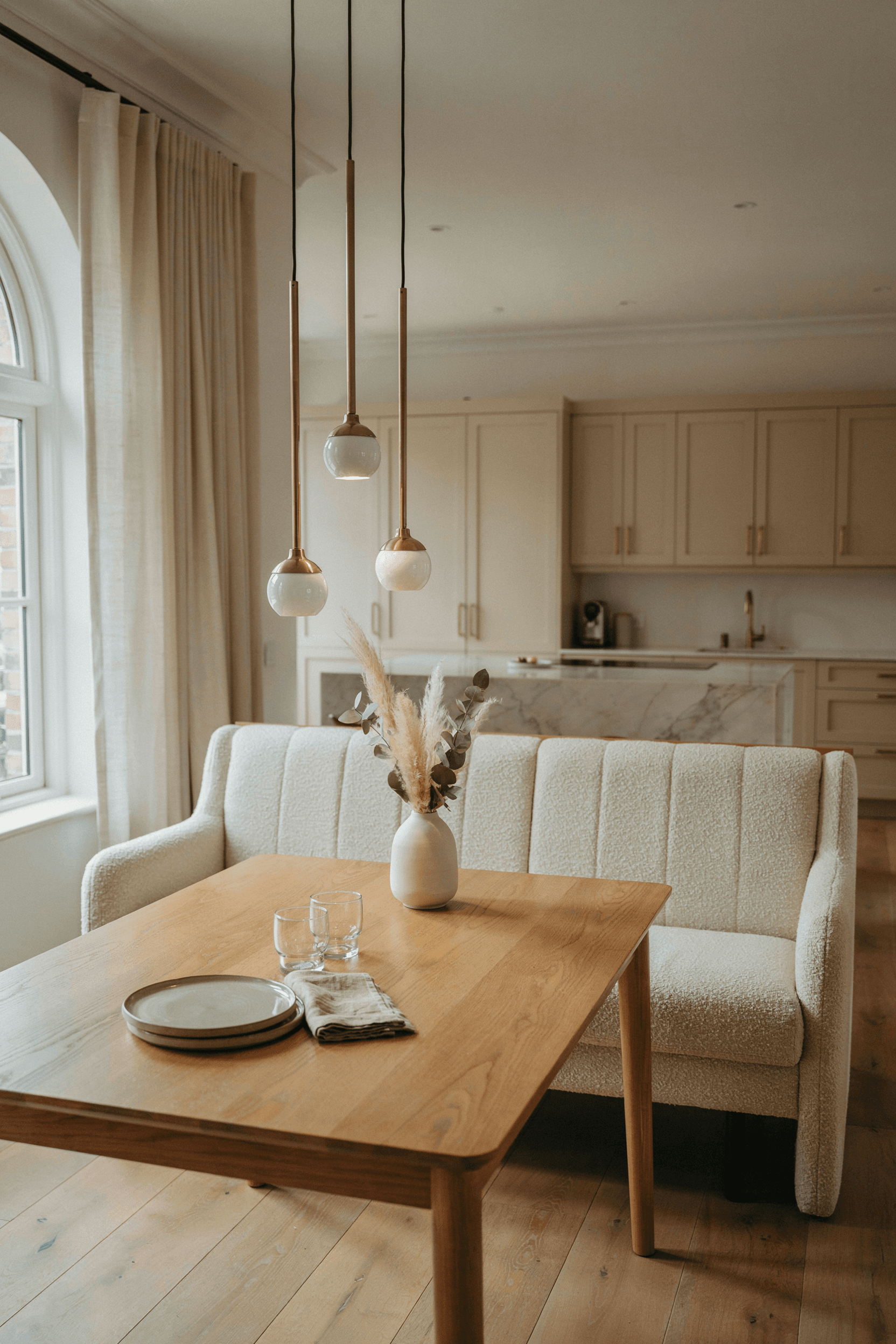 26 Banquette Seating in Kitchen Ideas for a Stylish & Cozy Space