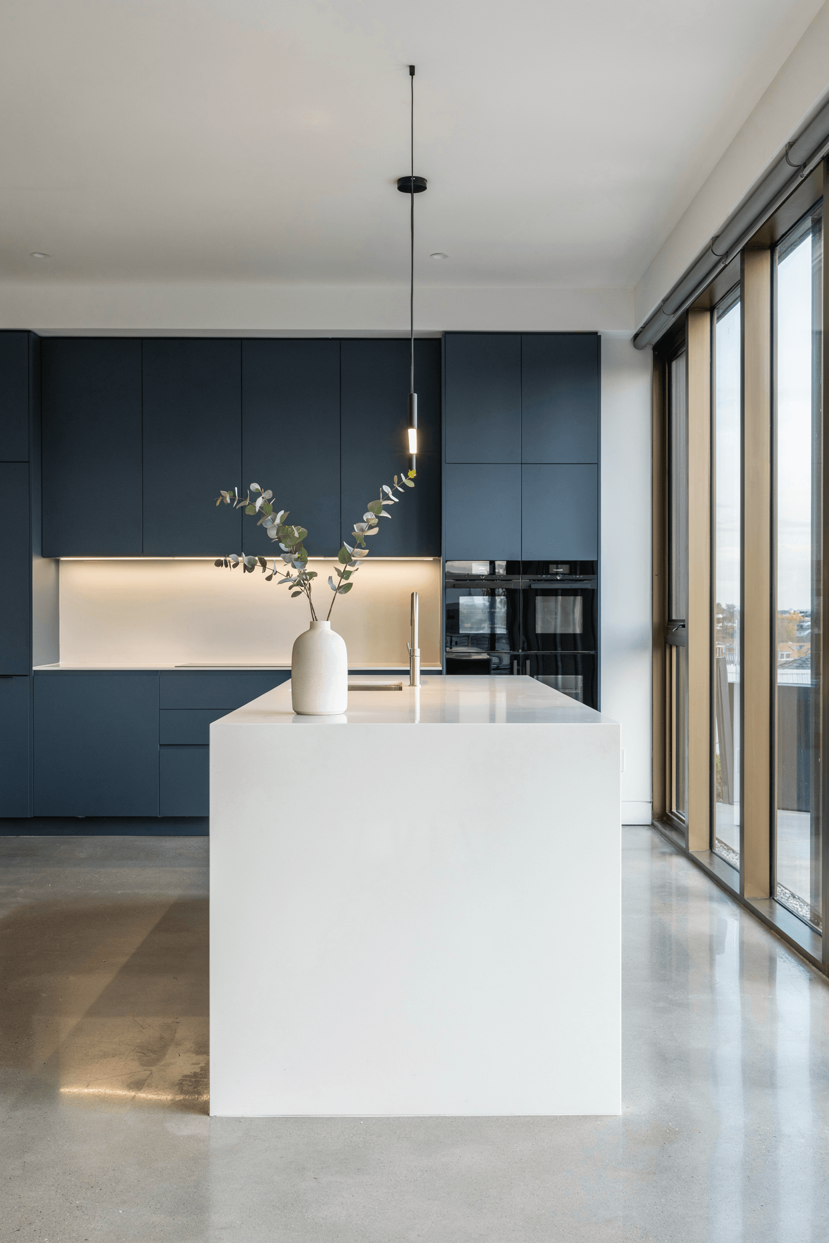 27 Blue and White Kitchen Ideas for a Fresh & Stylish Home