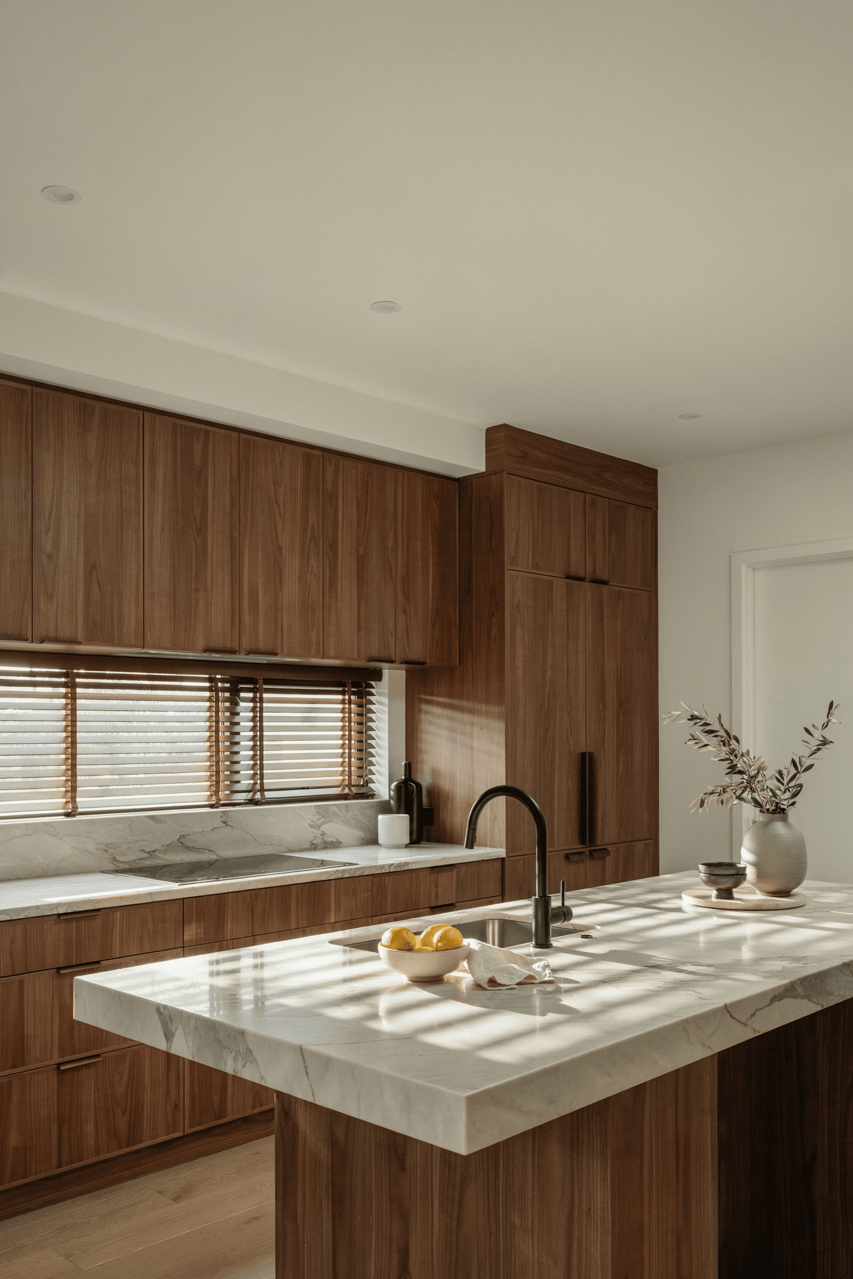 26 Kitchen Window Treatment Ideas for a Stylish & Functional Home