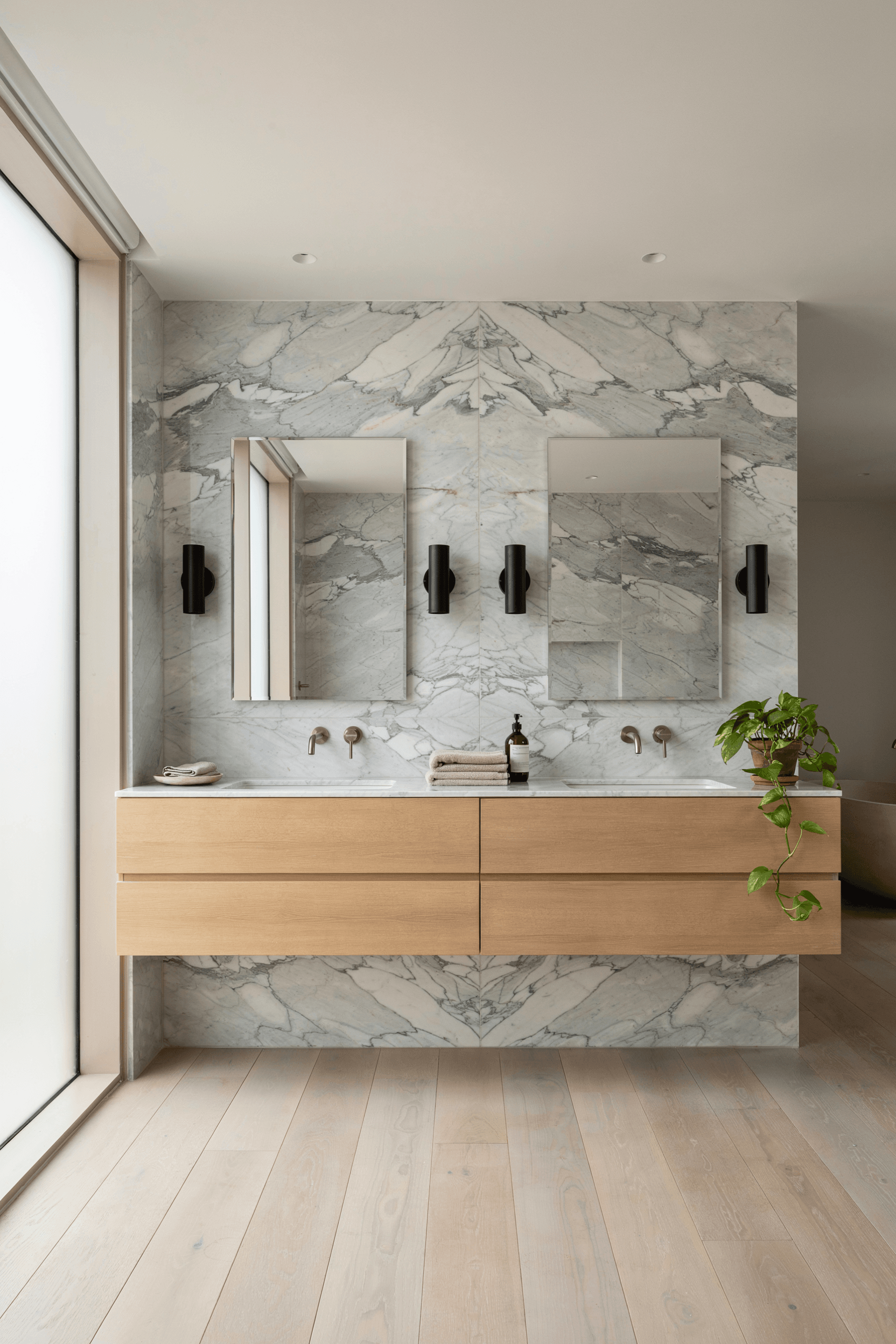 24 Bathroom Mirror Ideas for a Stylish & Functional Space