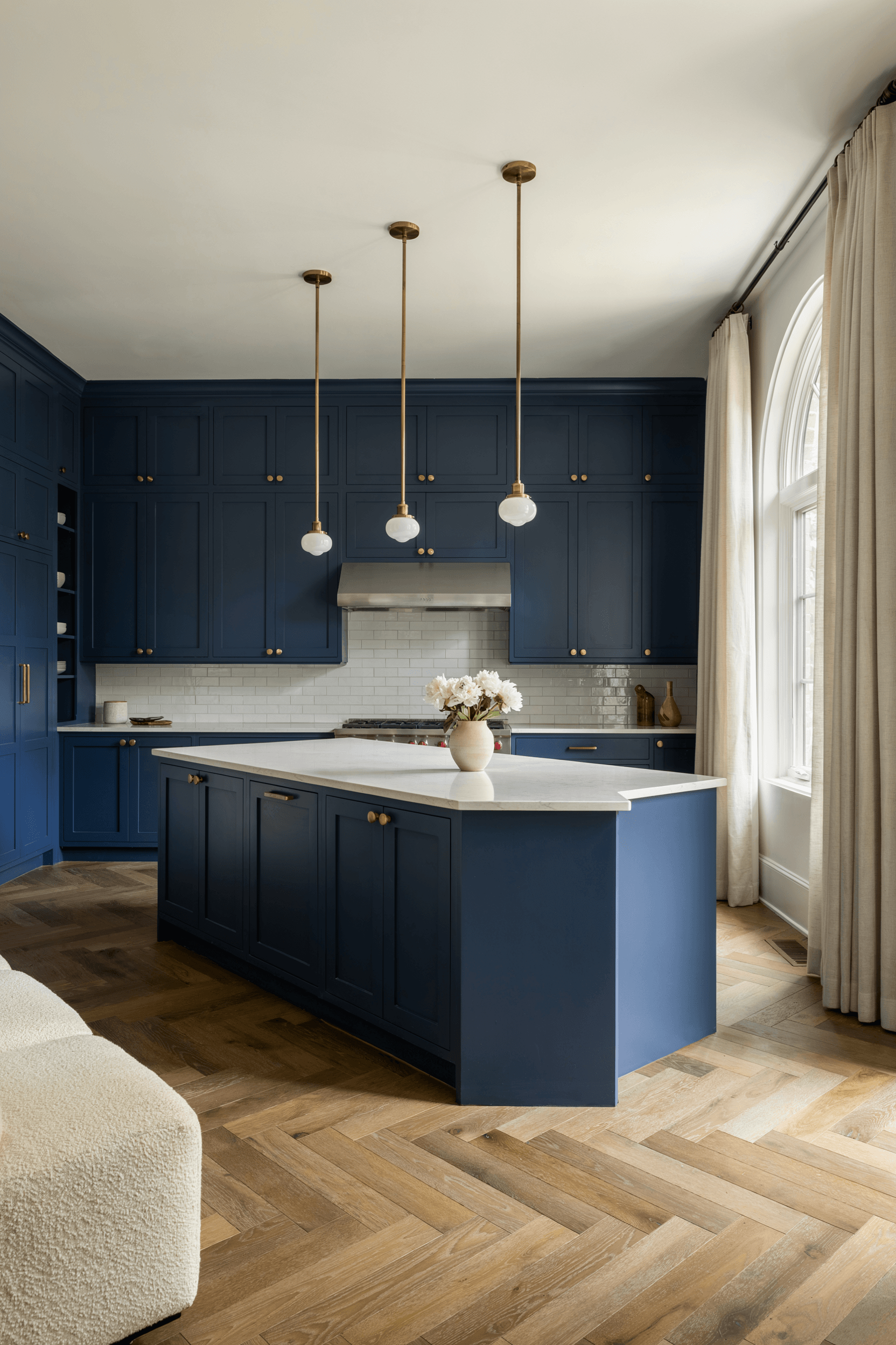 27 Blue and White Kitchen Ideas for a Fresh & Stylish Home