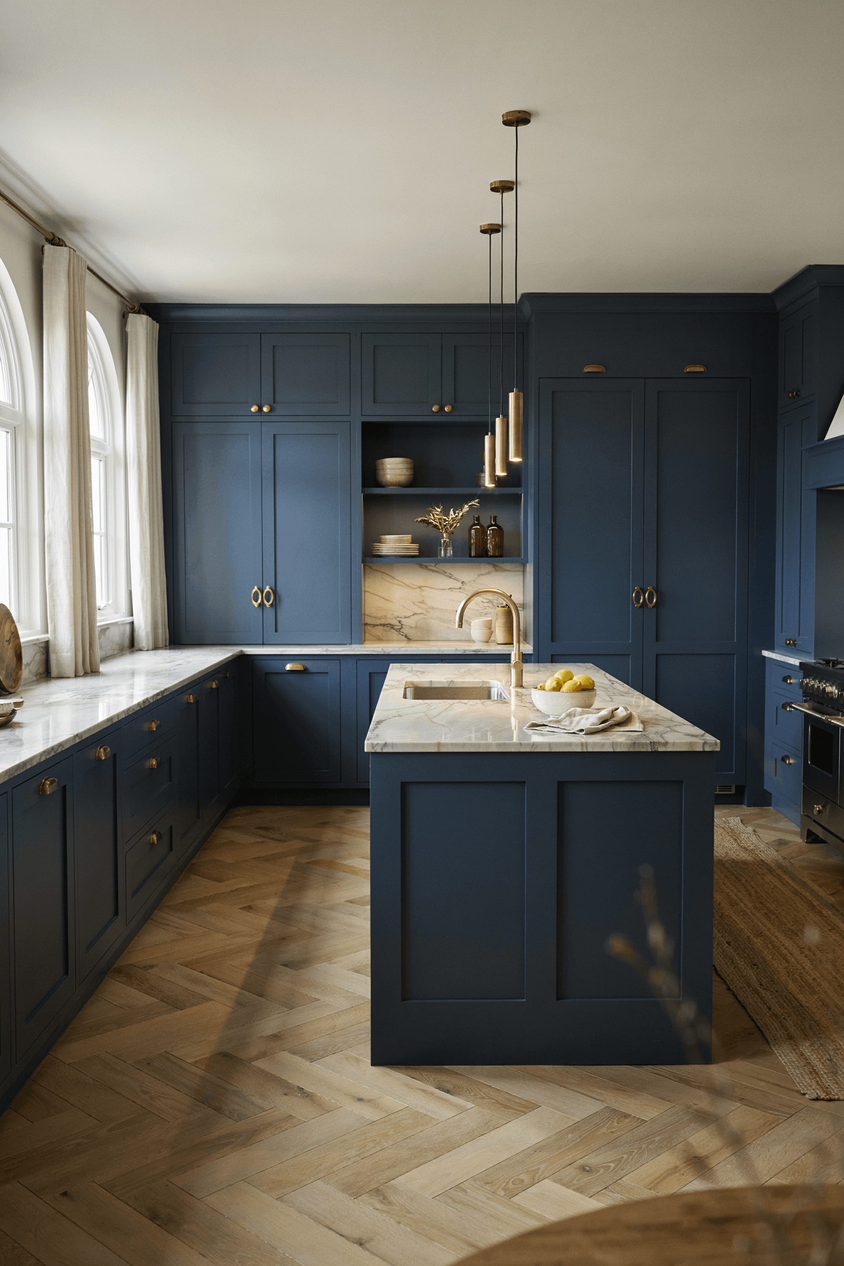 24 Brass Kitchen Hardware Ideas for a Warm & Luxury Kitchen