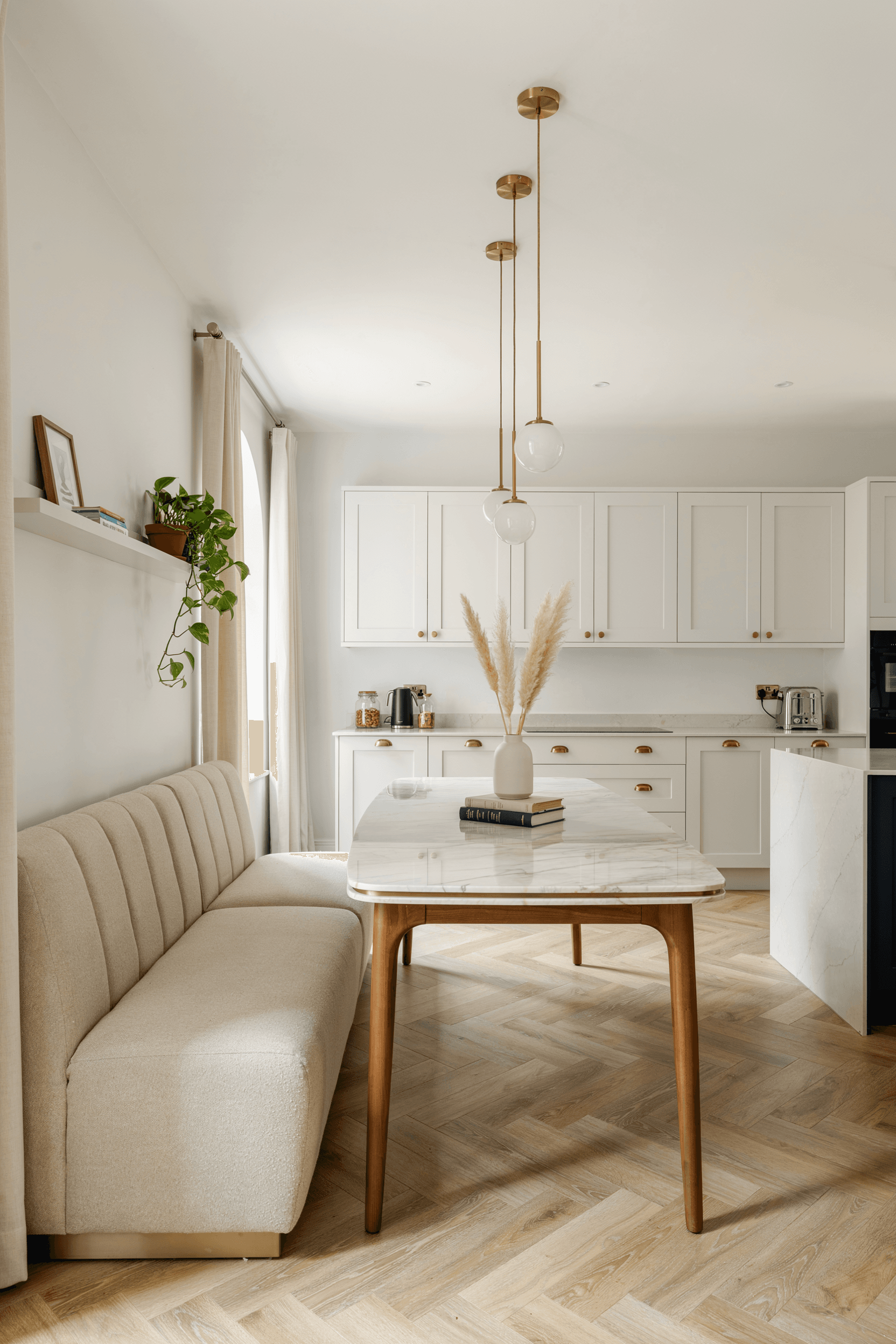 26 Banquette Seating in Kitchen Ideas for a Stylish & Cozy Space
