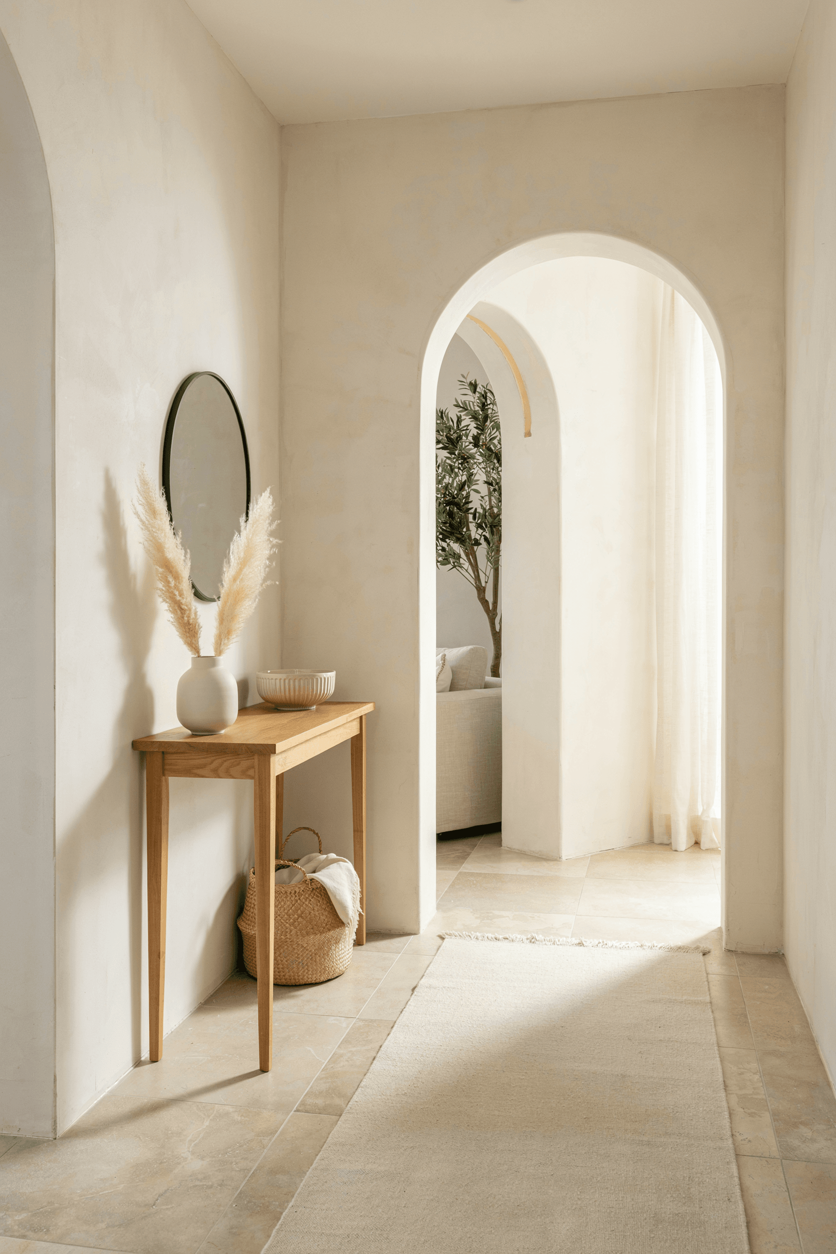 Foyer with Arched Doorway Detail – home decor idea