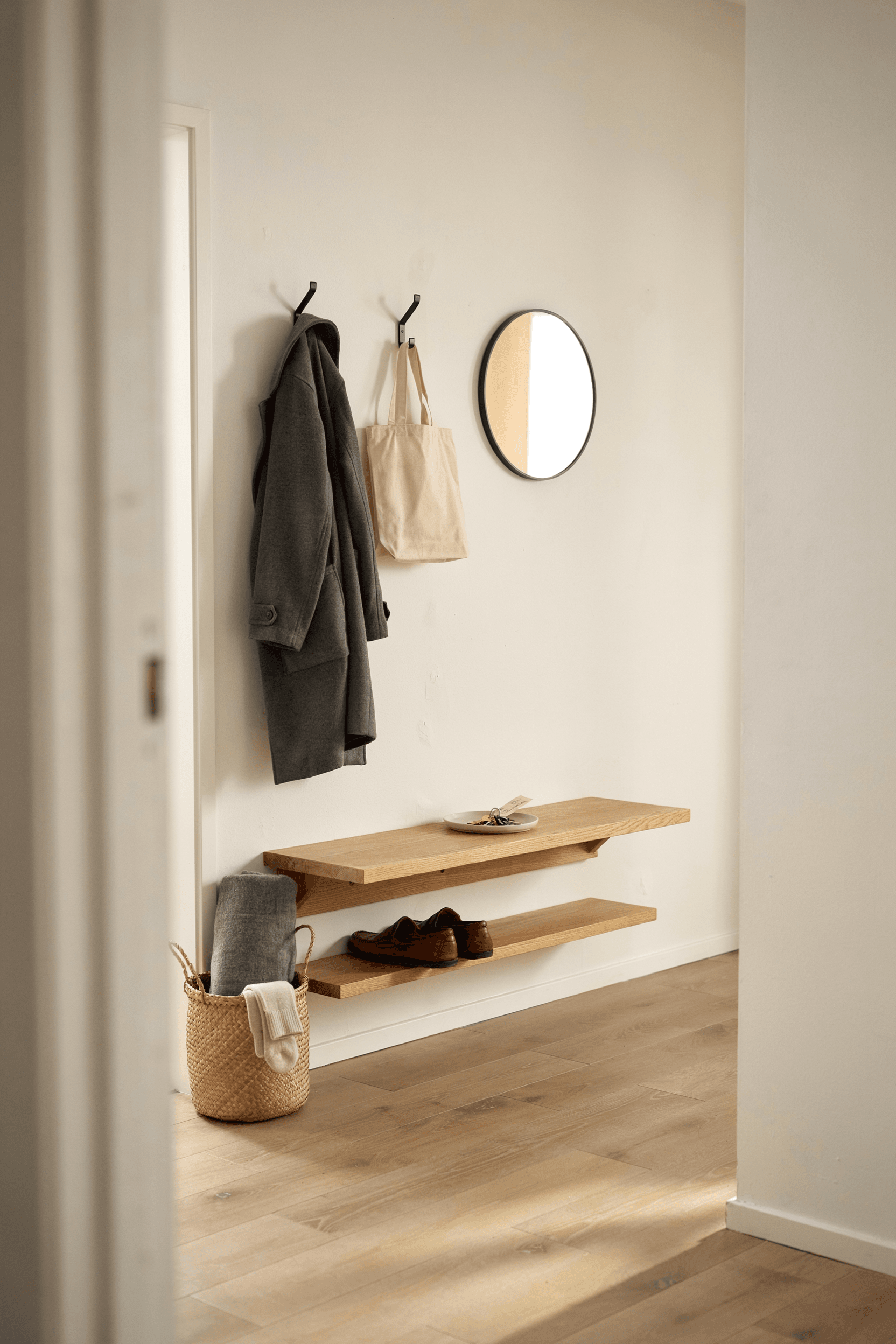 Narrow Mudroom Bench – home decor idea