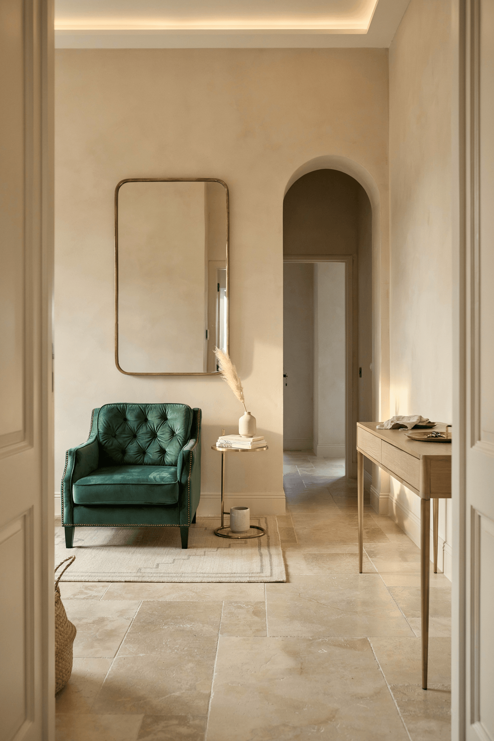 Foyer with Velvet Accent Chair – home decor idea