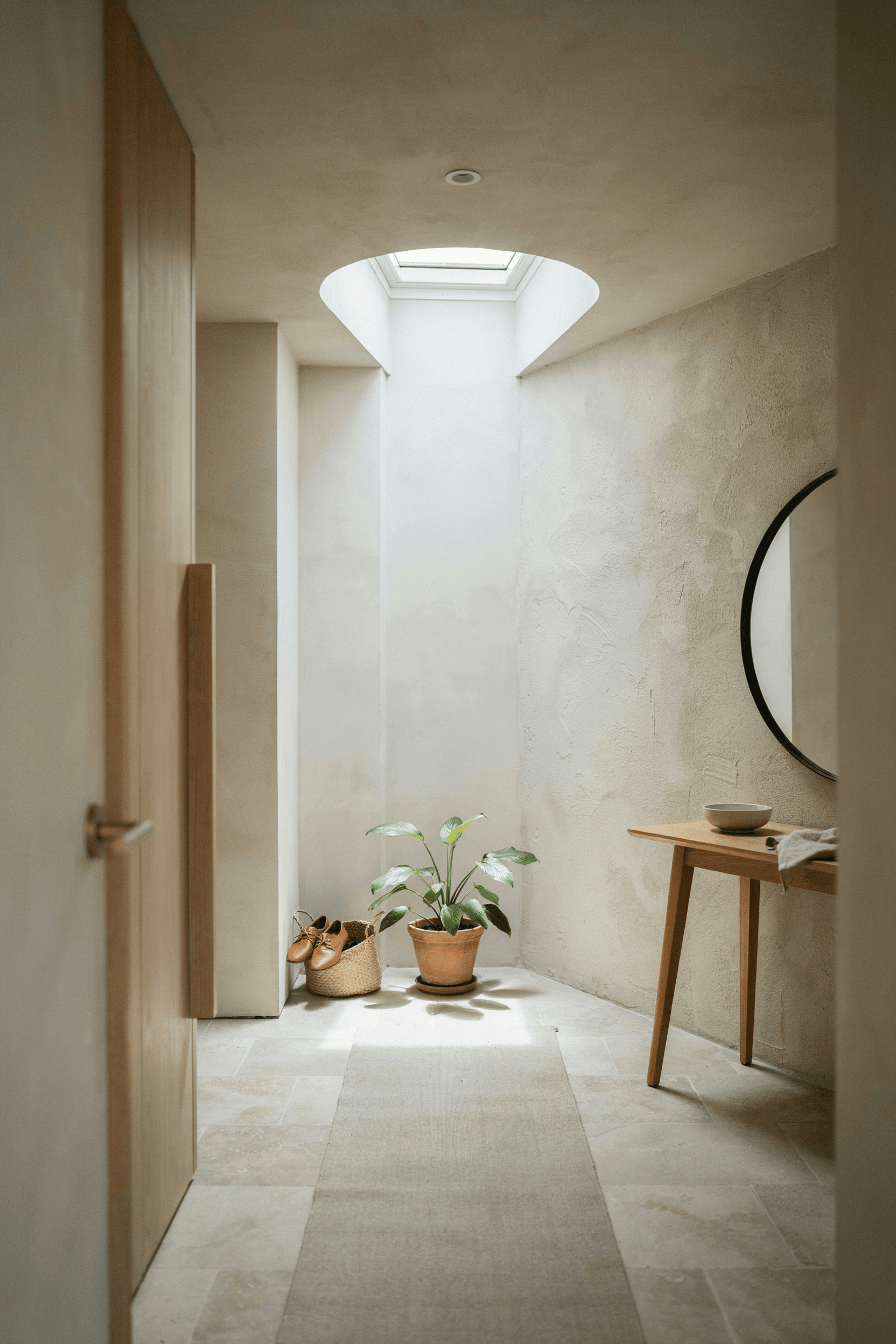 Foyer with Skylight – home decor idea