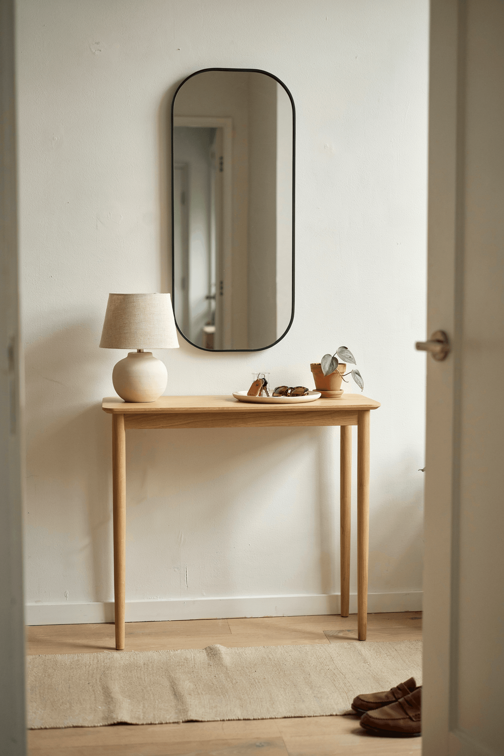 Small Foyer with Mirror and Console Table – home decor idea